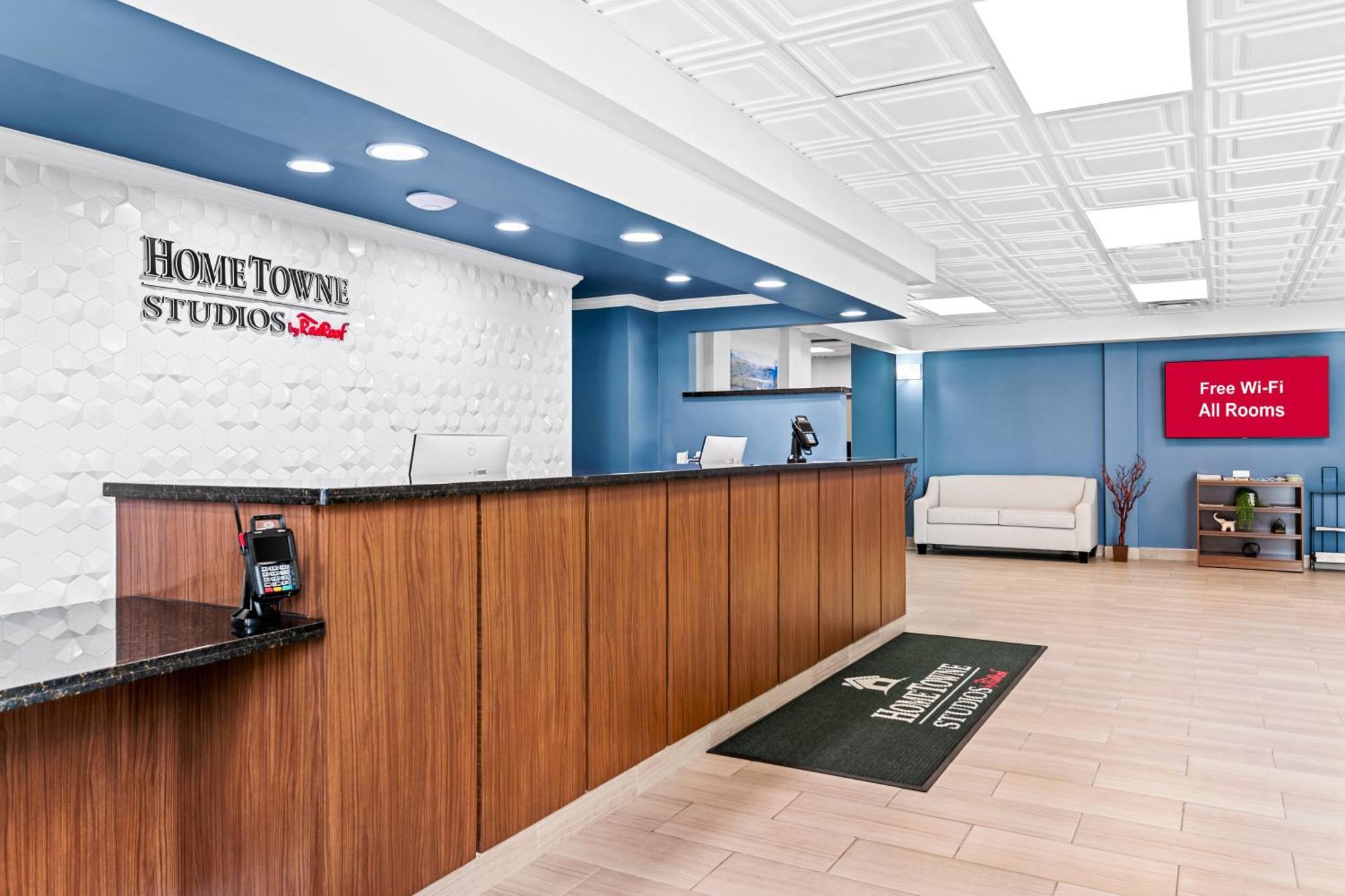 Hometowne Studios By Red Roof & Conference Center Cortland Exteriér fotografie